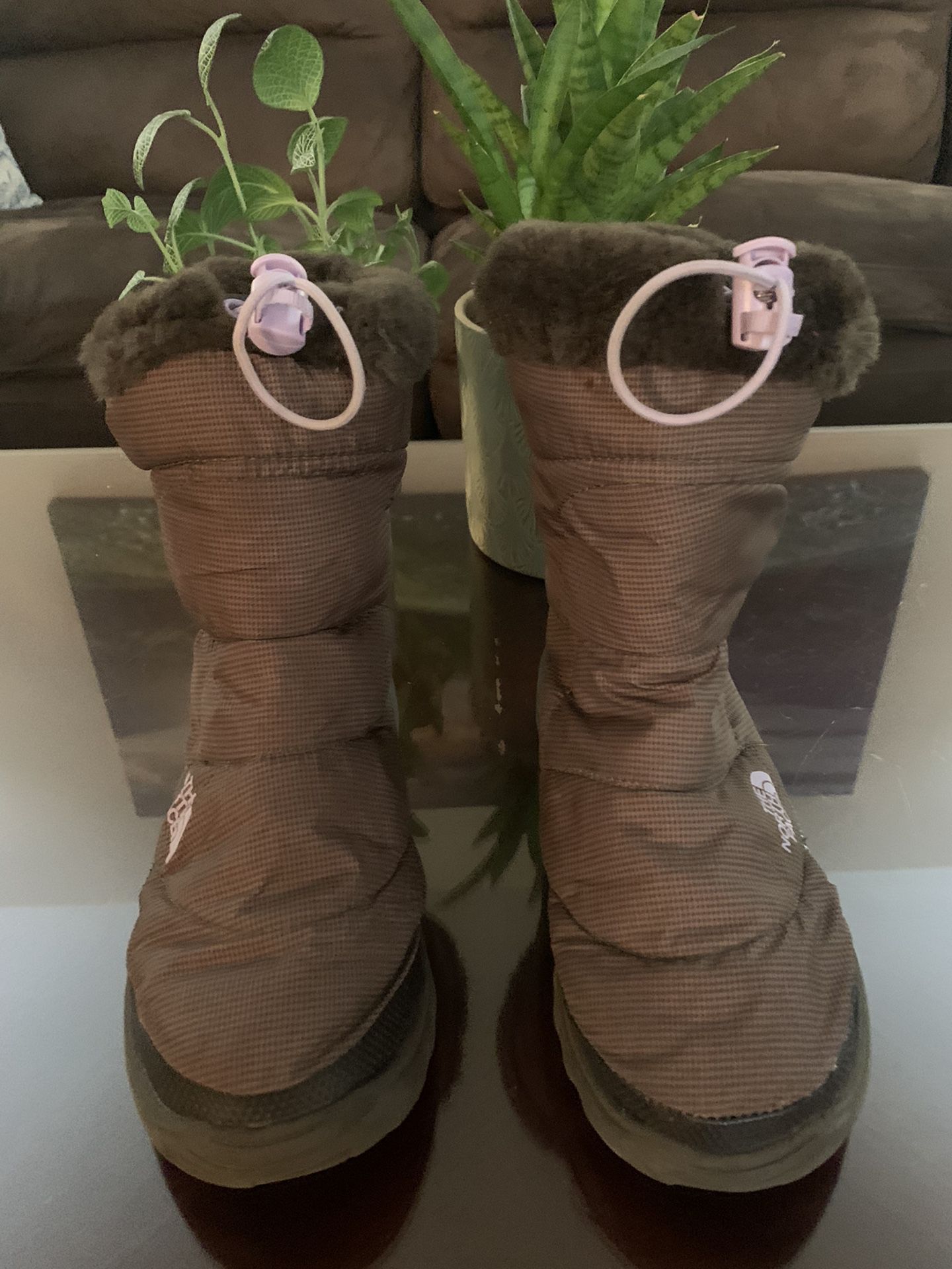 Girls north face boots