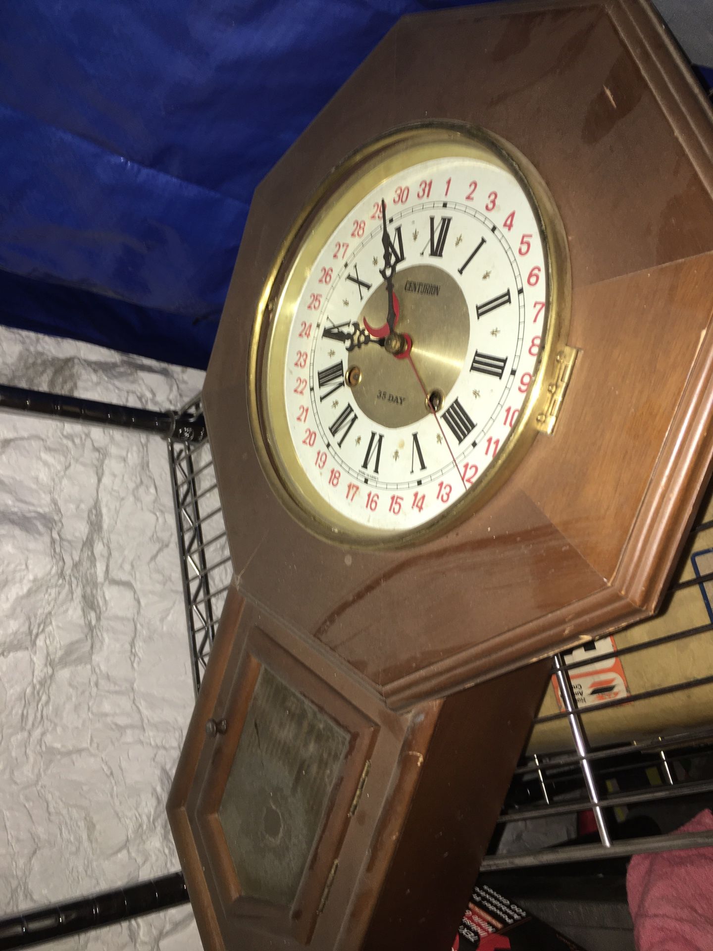 Antique style clock for sale. Needs worked on. $100