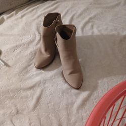 Women's Size 9M Suede Low Cut Boots