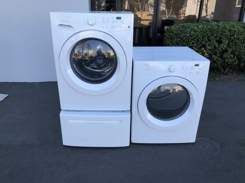 Frigidaire affinity front load washer and gas dryer combo with pedestal on washer Model fafw3801lw5 Model faqg7001lw1 Super capacityplus Delivery av