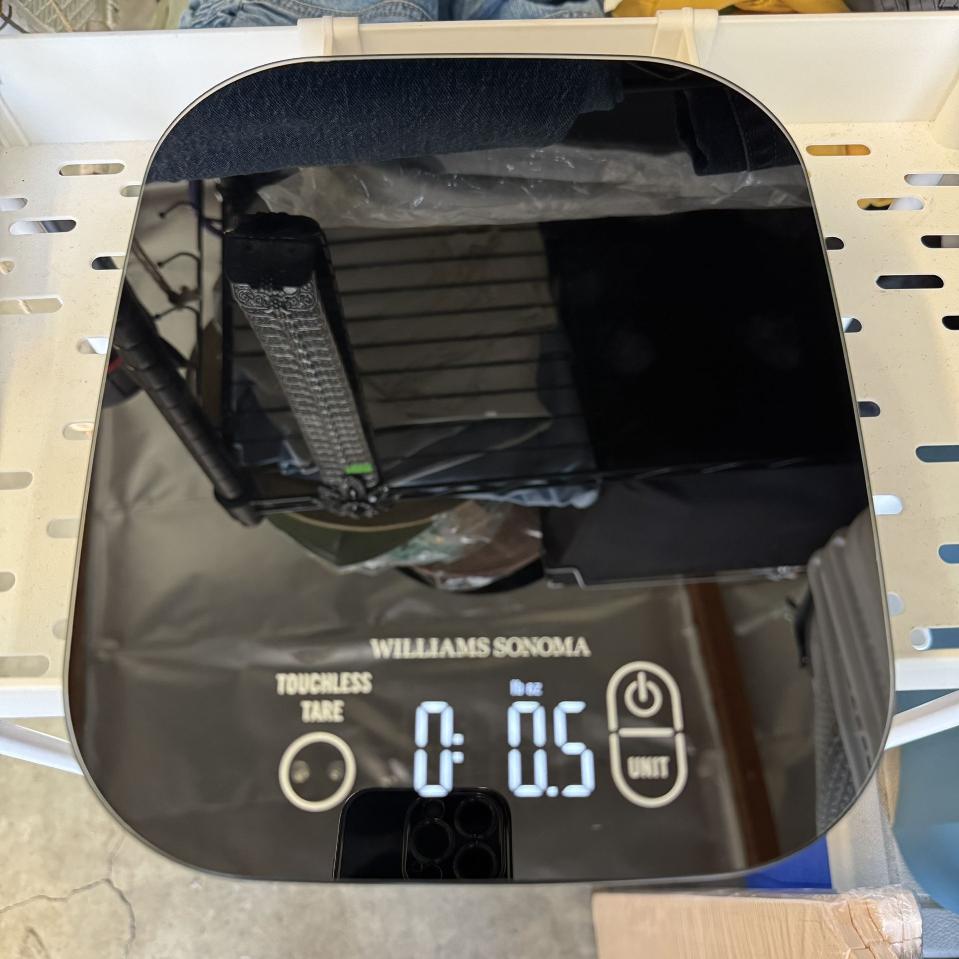 Williams Sonoma USB Black Glass Waterproof Scale Very Good Condition