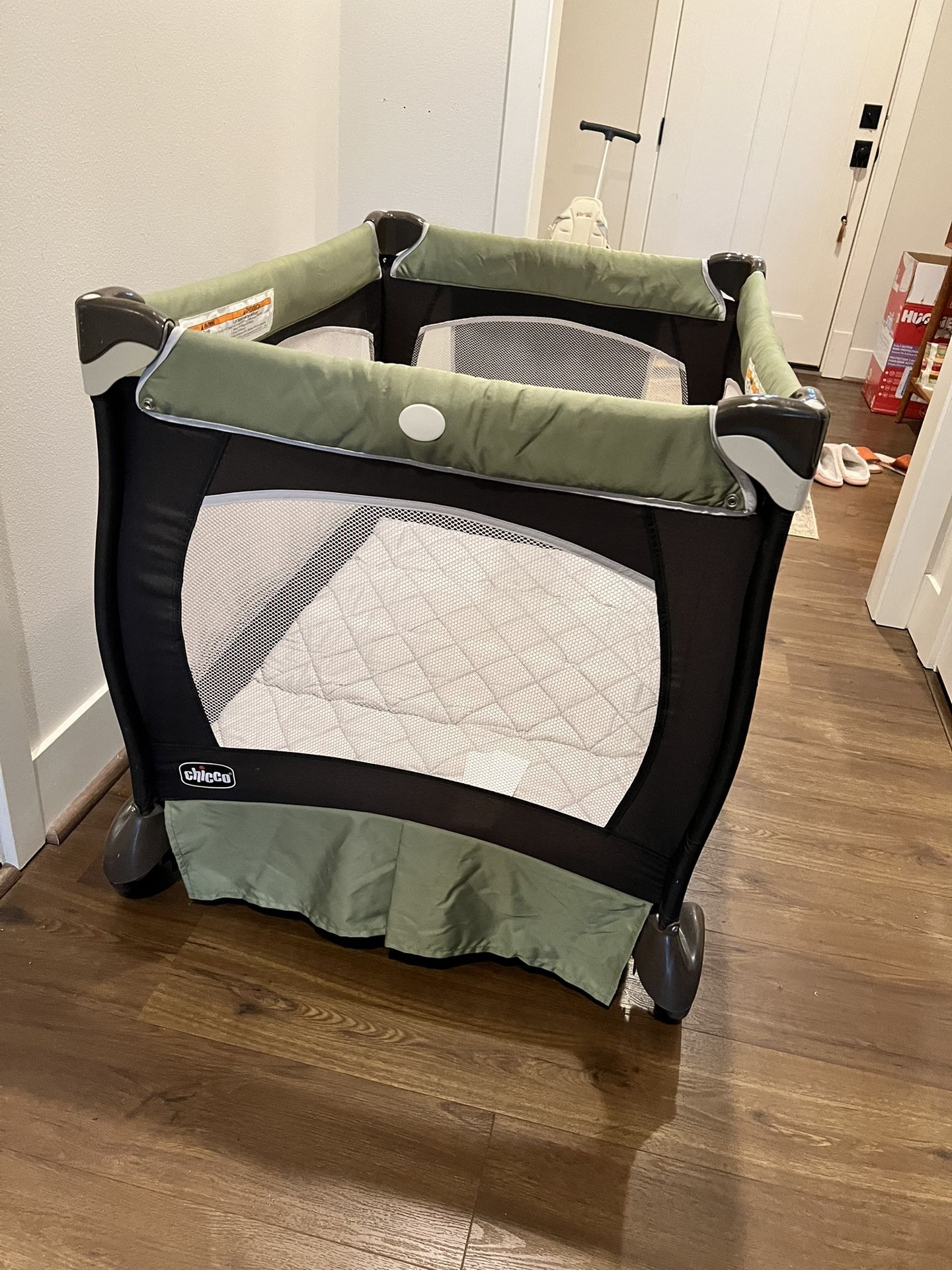 Chicco pack N Play