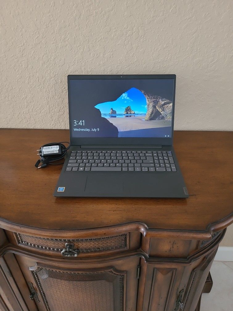 Lenovo Laptop 15.6 Inch Screen. Intel Chip.