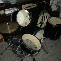 4pcs Drum Set Complete With Double Kicker Everything In Good Condition And Sound Perfect For Adult And Beginners 