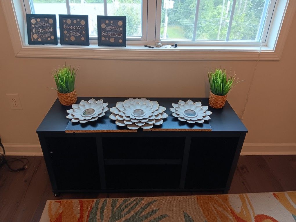 42" TV Stand ( Wall Fixtures Included)