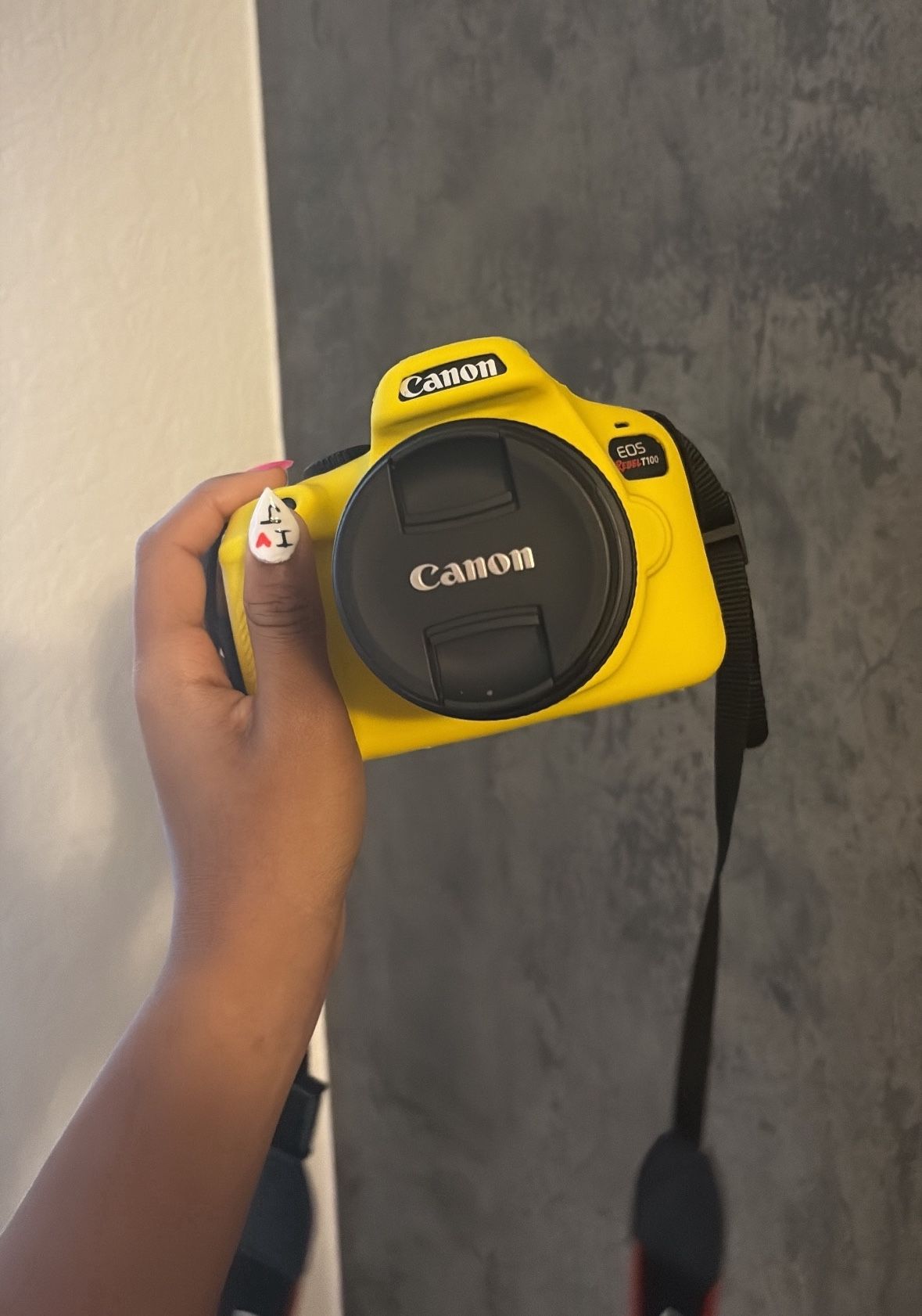 Canon Eos T100 Camera 