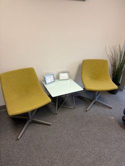 2 chairs + Table