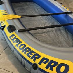 EXPLORER PRO 400 Four Persons Boat Set