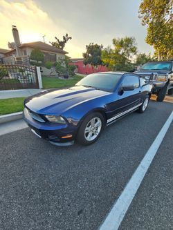 Ford, 2011  Mustang V6