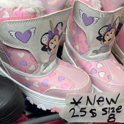 TODDLER SIZE 8 SNOW BOOTS  , ADORABLE MINNIE MOUSE BOOTS 25$  Pick Up DOWNTOWN LA - Little Tokyo Area 