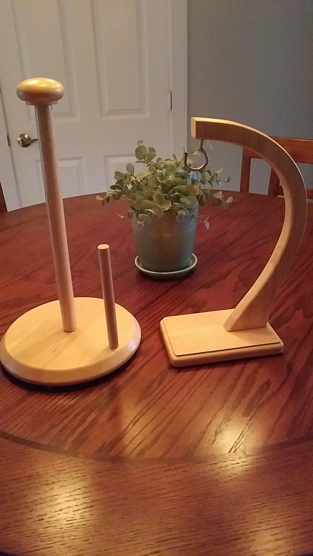 Paper towel an banana hanger