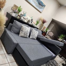 Sleeper Sofa Sectional Couch With Storage Like New In Very Good Condition 🚚🚛FREE DELIVERY 🚚 