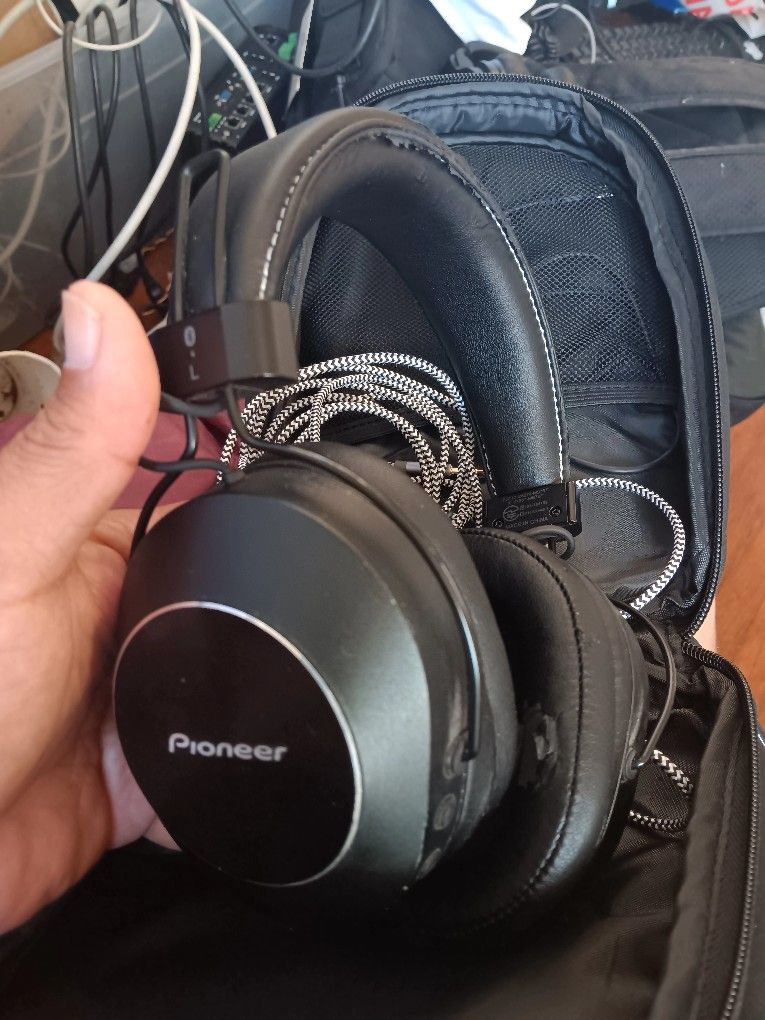 Pioneer Se-msbt Bluetooth Headphones 