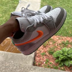 Size 6 Jordan 1s Mids