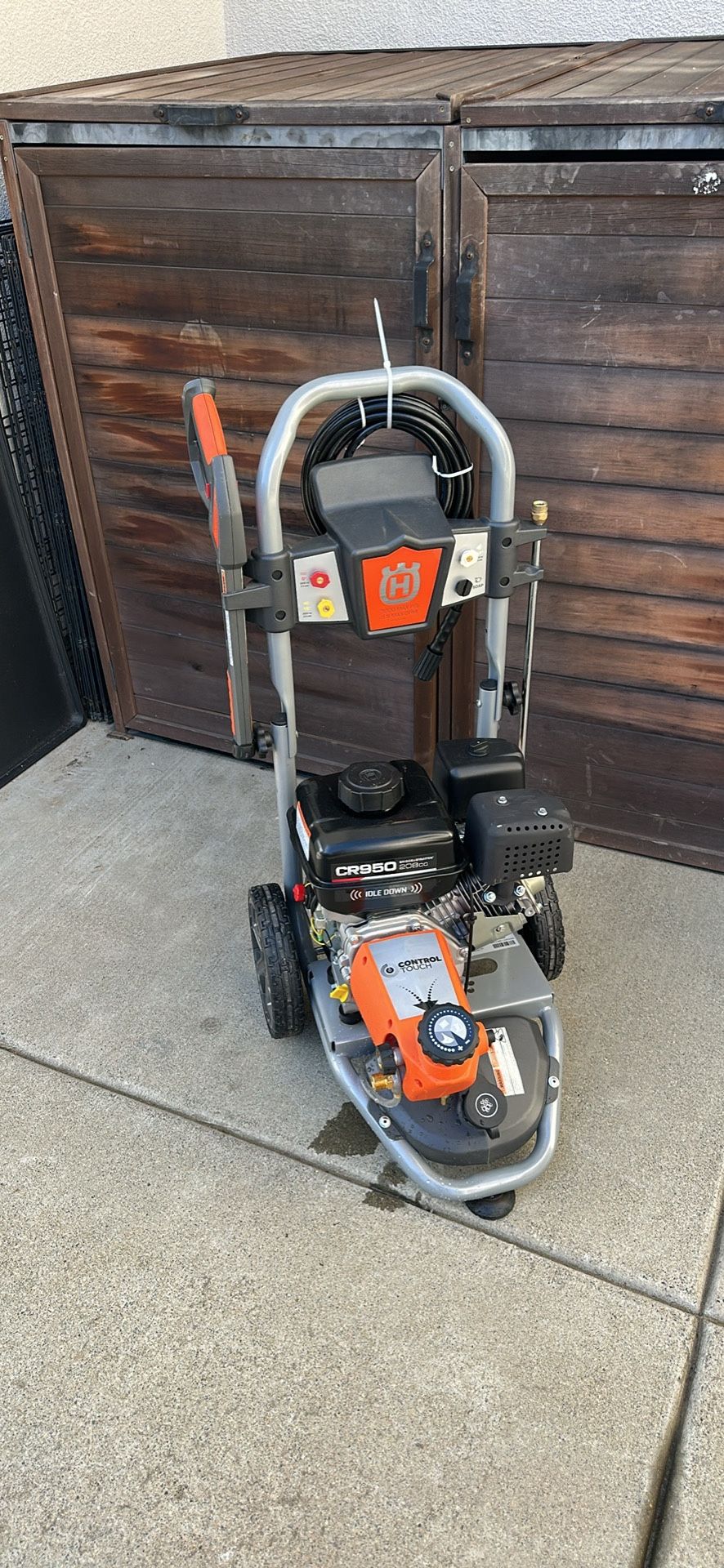 Husqvarna 3200 PSI 2.5 GPM Gas Powered Pressure Washer