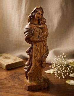 Oberammergau Holzschnitzerei Madonna Holy Mary Baby Jesus Germany