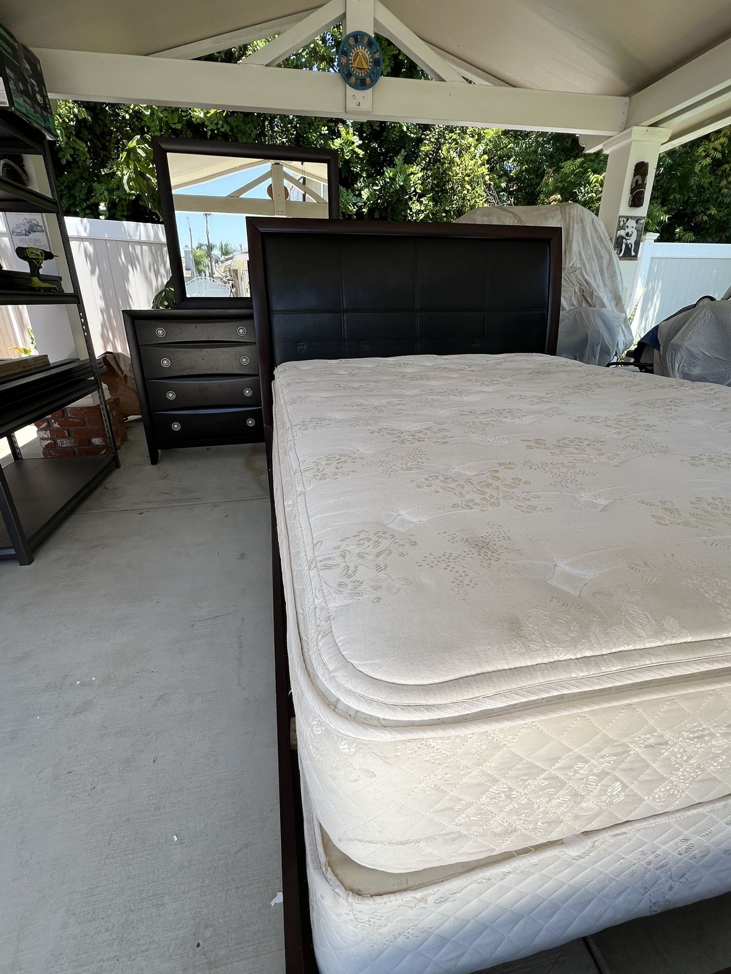 Queen Size Expresso Bedroom Set 