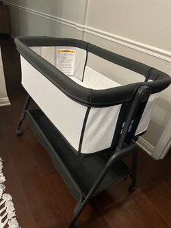 Baby Bassinet with Wheels and Mesh Sides