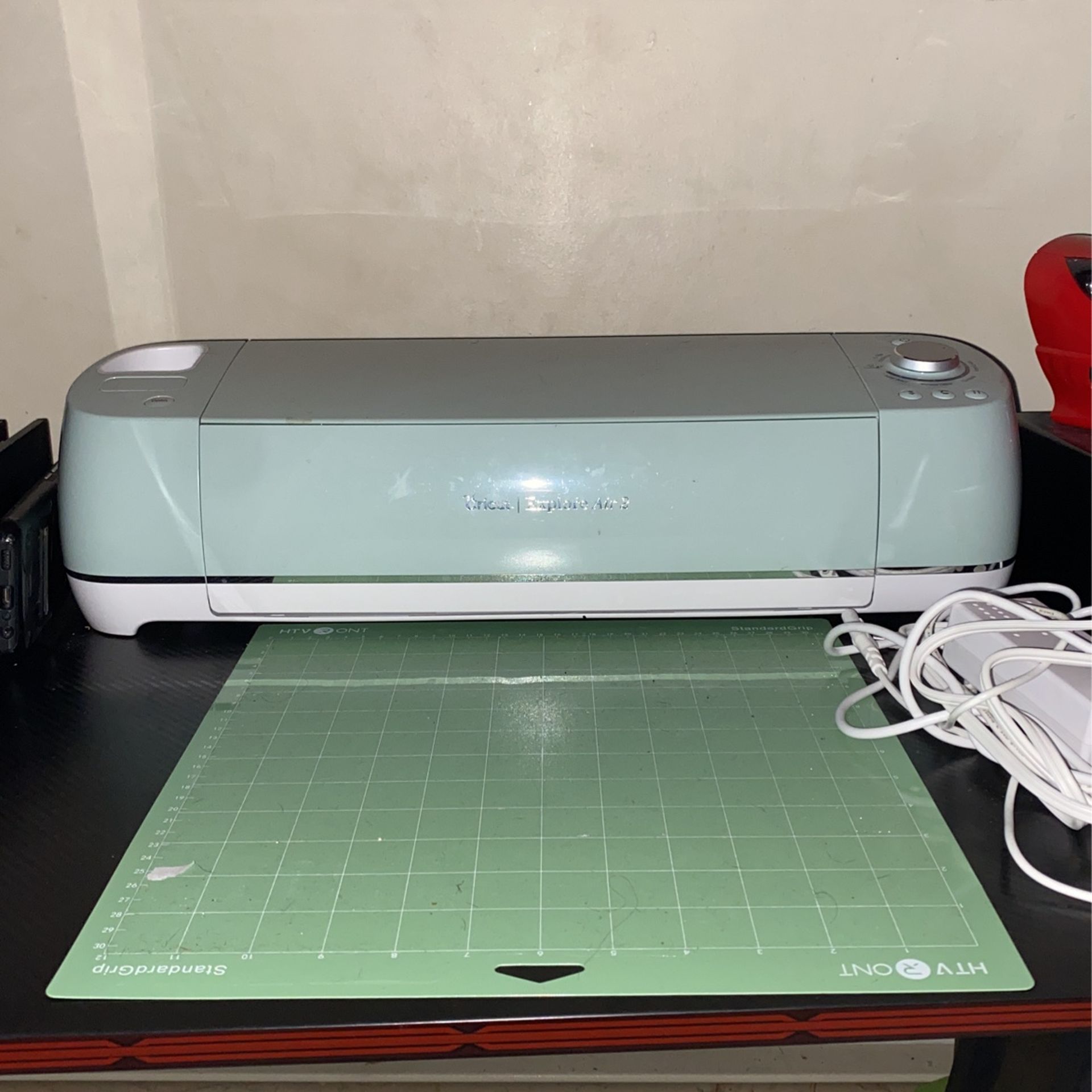 Cricut Explore Air 2 And Heat Press ( Brand New) 