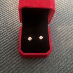 Diamond  Earings 1 Carat . Passes Diamond Tester !