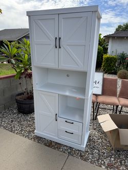 White Cupboard Pantry, Farmstyle