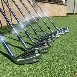 Titleist AP2 Irons (4–PW) Dynamic Gold Stiff – Clean Set