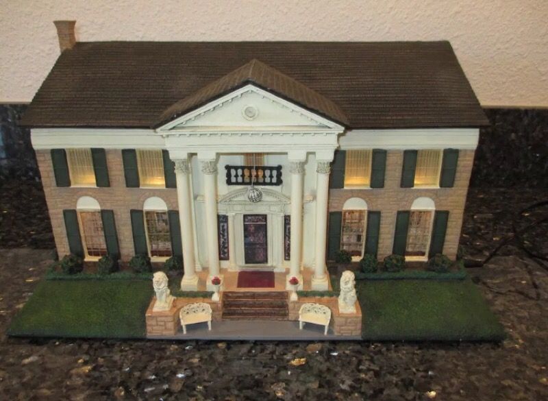 20" Hawthorne Village Elvis Graceland Mansion