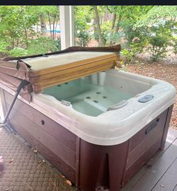 Carolina Spas Hot Tub (with delivery)