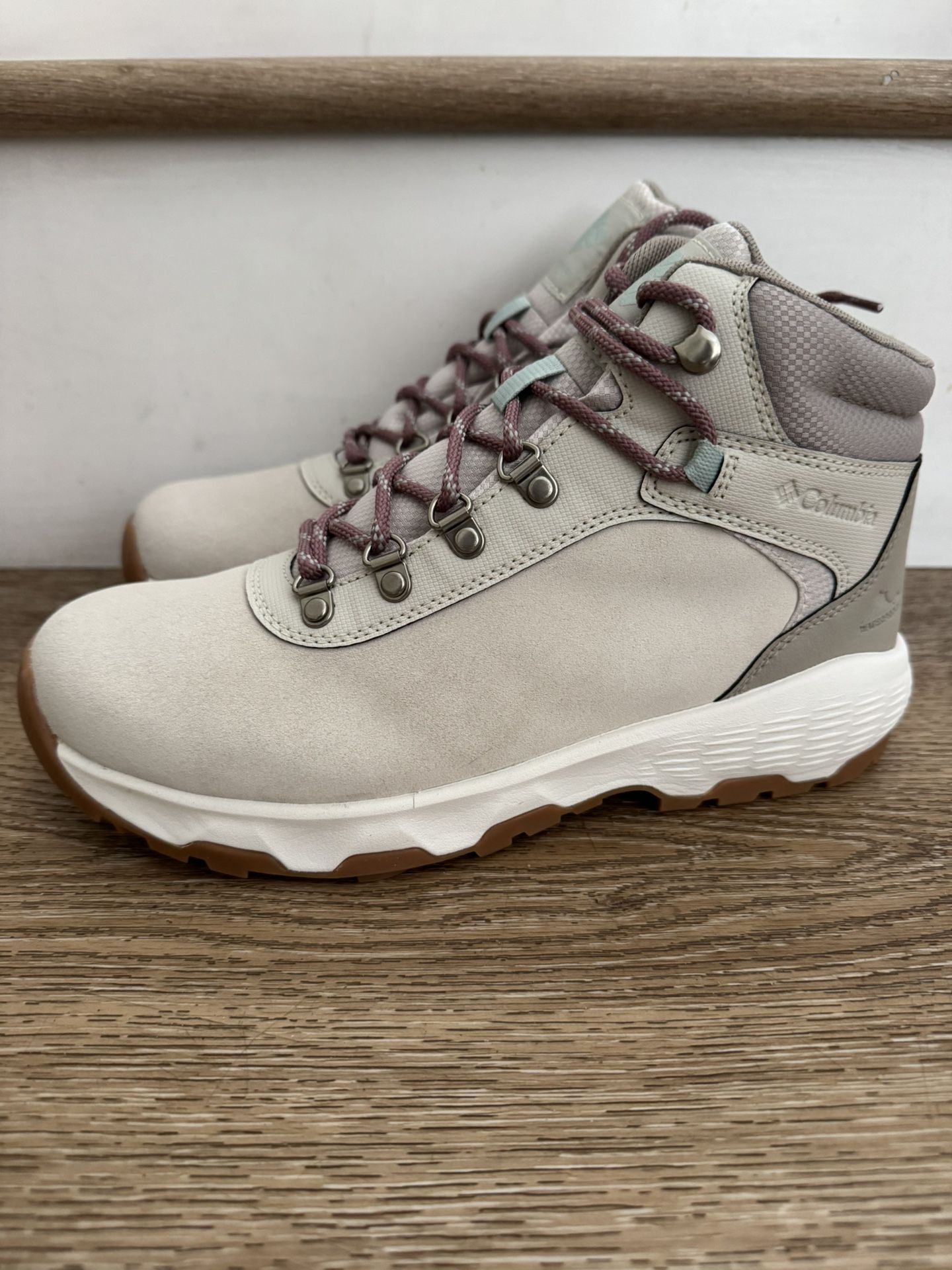 Columbia Waterproof Hiking Boots (Women’s size 8)