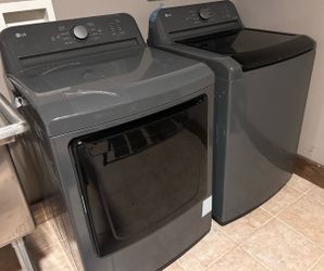 LG Washer and Dryer Set – Gray