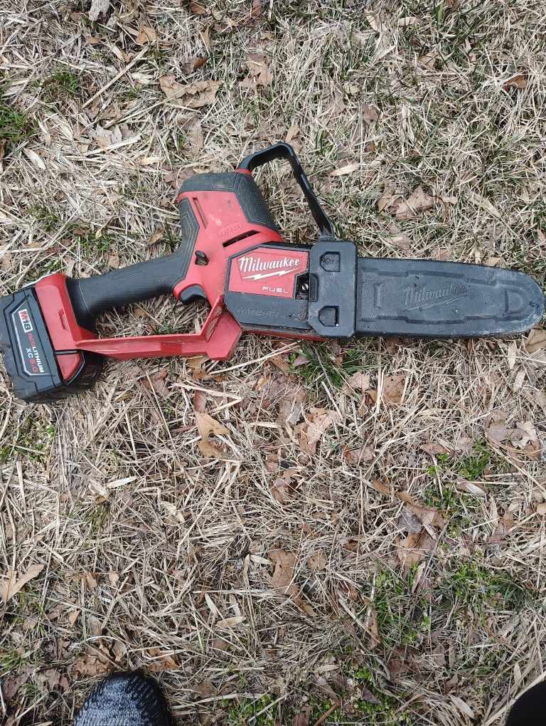 Milwaukee M18 Hatchet Saw