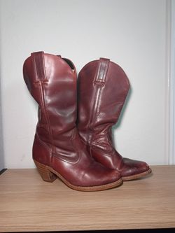 Beautiful Dexter Brown Leather Boots in Good Condition.