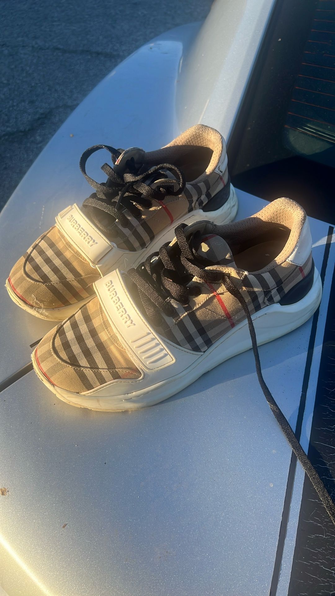 Burbbery Regis Sneaker (read Description)