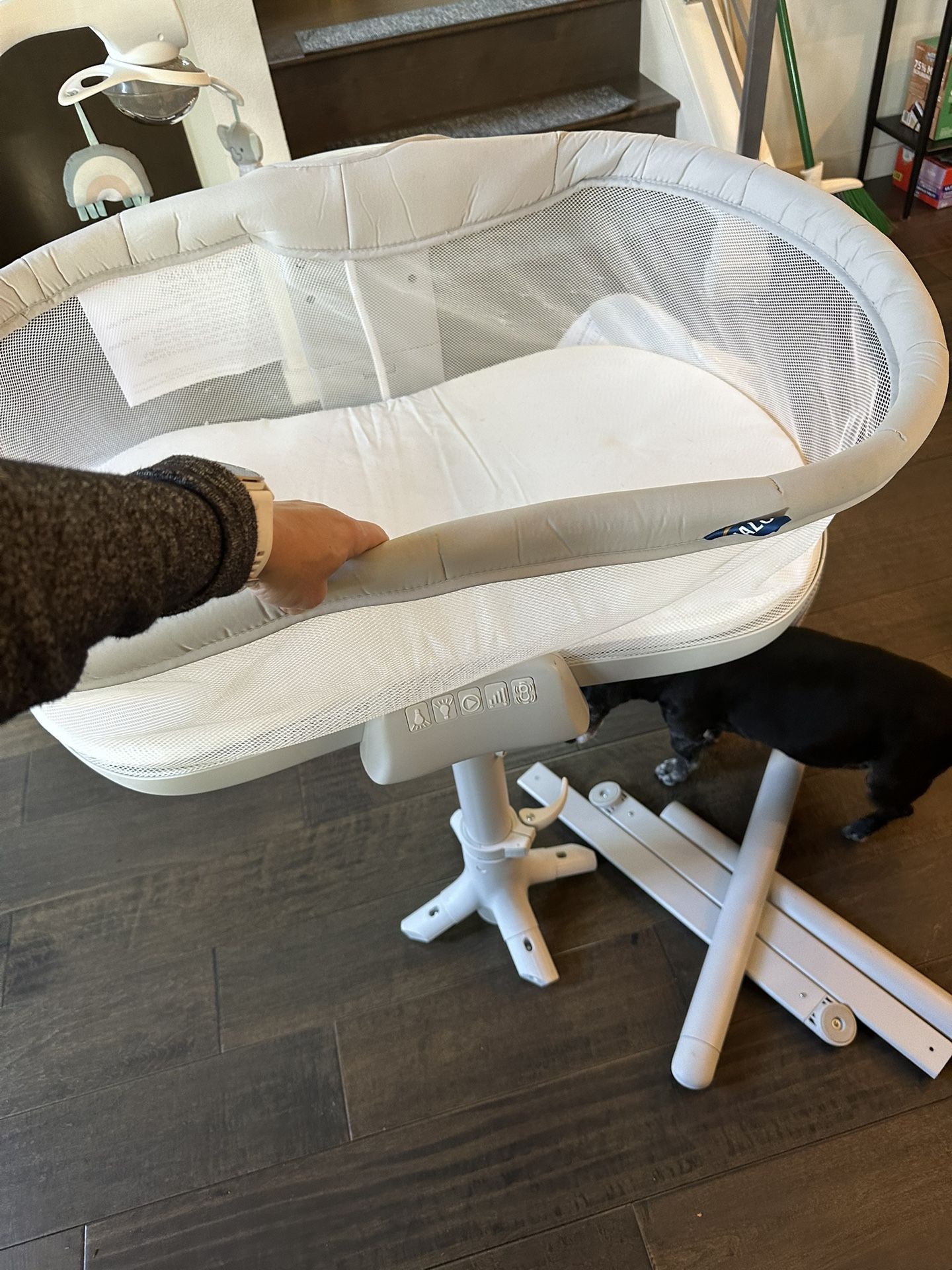 Halo Bassinest Soothing Swivel Sleeper