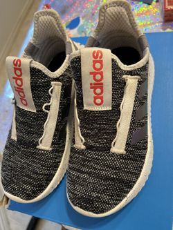 Kids Adidas Shoes Size 4 1/2 Like New