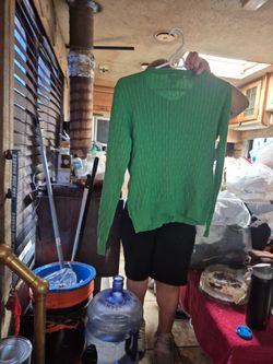 LIZ CLAIBORNE SWEATER NEW NO TAGS