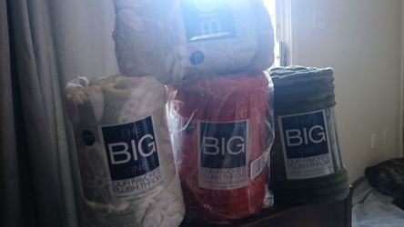 3 blankets 2 Grey 1 Red
