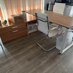 Se Vende Buró Nuevo