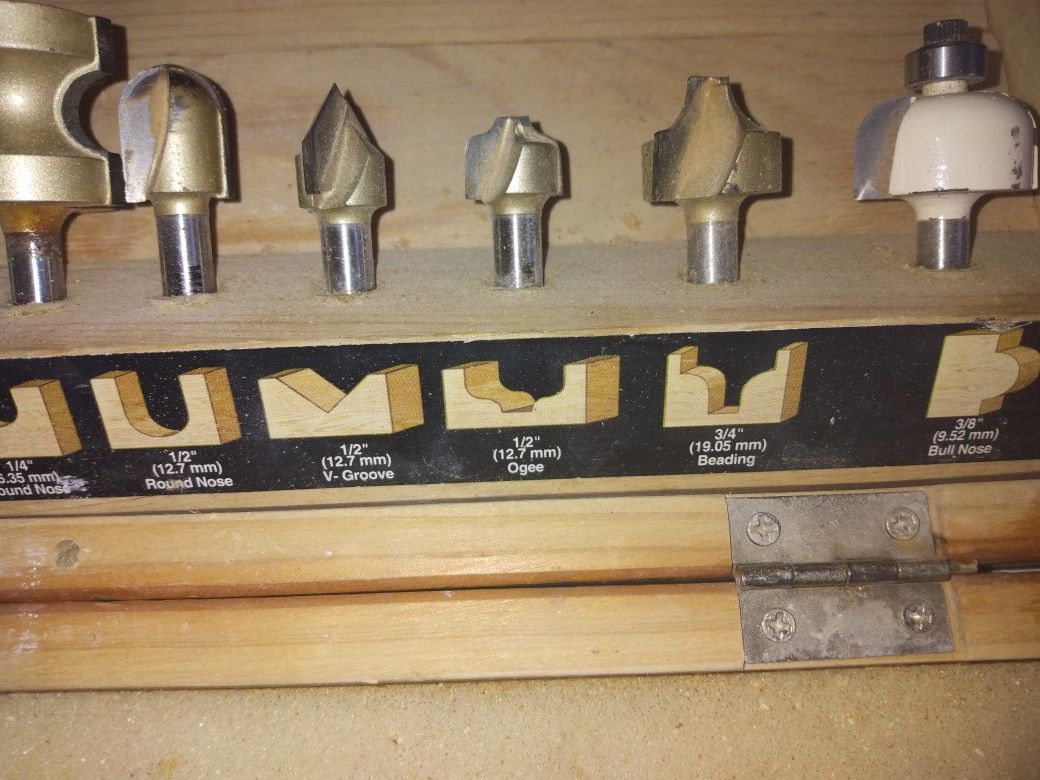 Worksmith 20 Piece Carbide Tipped Router Bit Set With Wooden Storage
