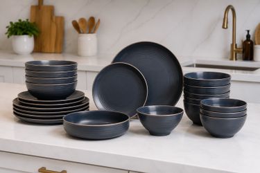 NEW! 32 Piece Dinnerware