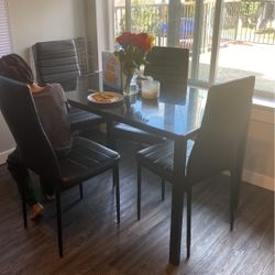 Black Glass Dinning Table And Four Chairs