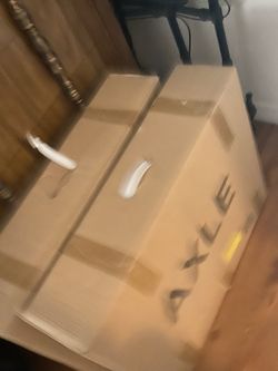 AXLE Lightweight Olympic Barbell with Weighted Plate