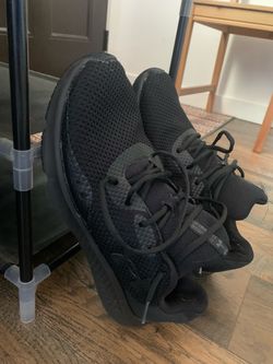 Men’s Under Armour Black Sneakers – Excellent Condition