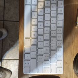 Apple Wireless Magic Mouse & Keyboard