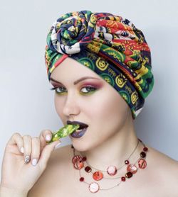 Pre-tied multi bonnet