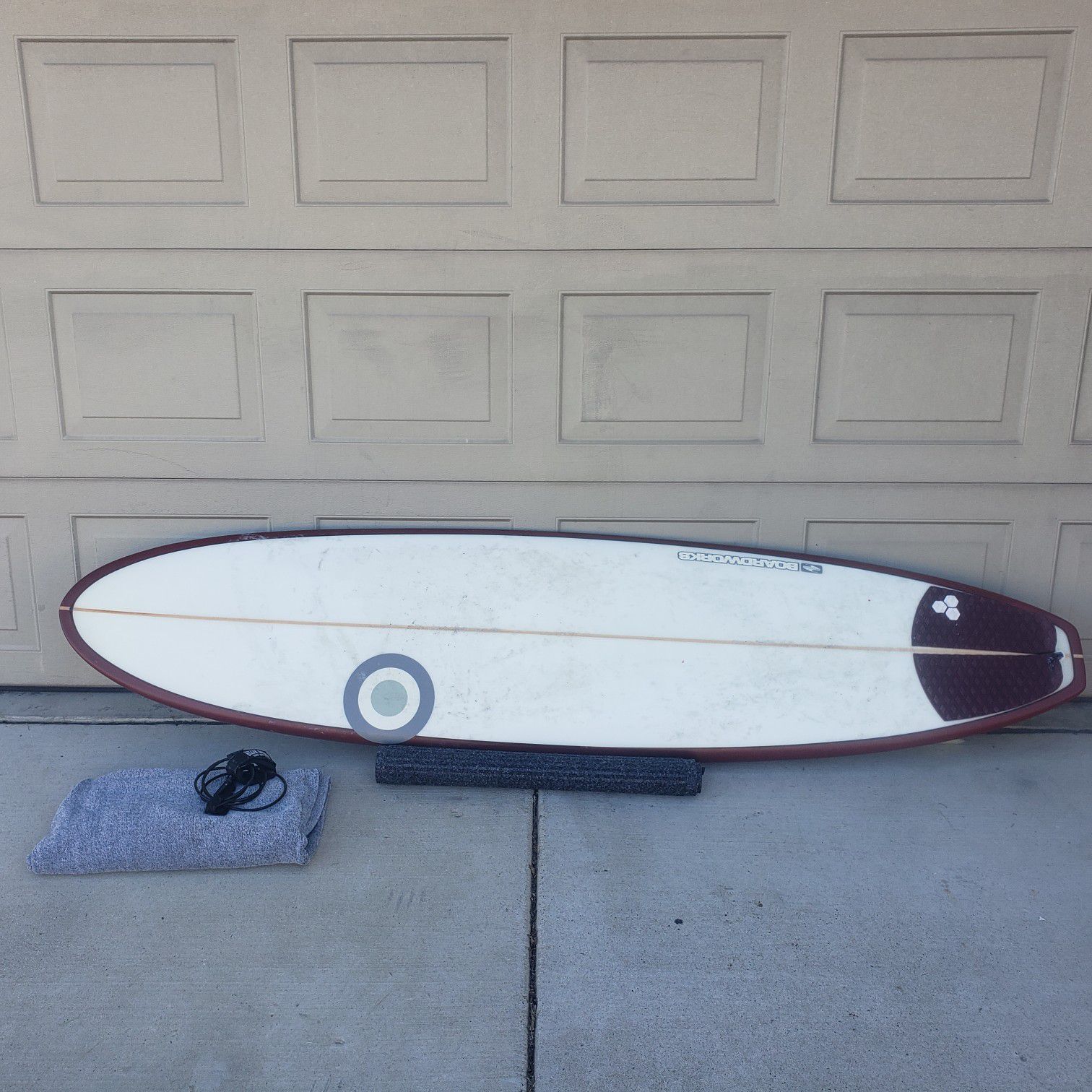 Boardworks 7' 6" Surf board with extras