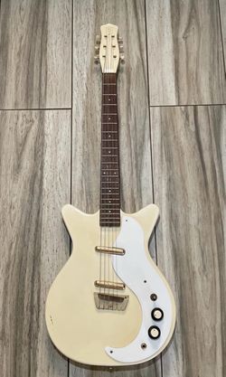 danelectro guitar missing one string