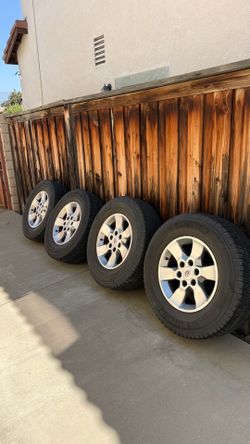 OEM 4Runner 17-inch wheels (6x139.7 mm) + tires