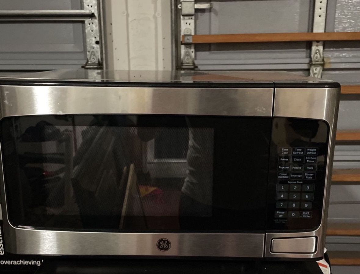GE 1.1 Cu Ft Mid Size Microwave