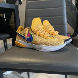 [MEN 11] LeBron 20's Laser Orange